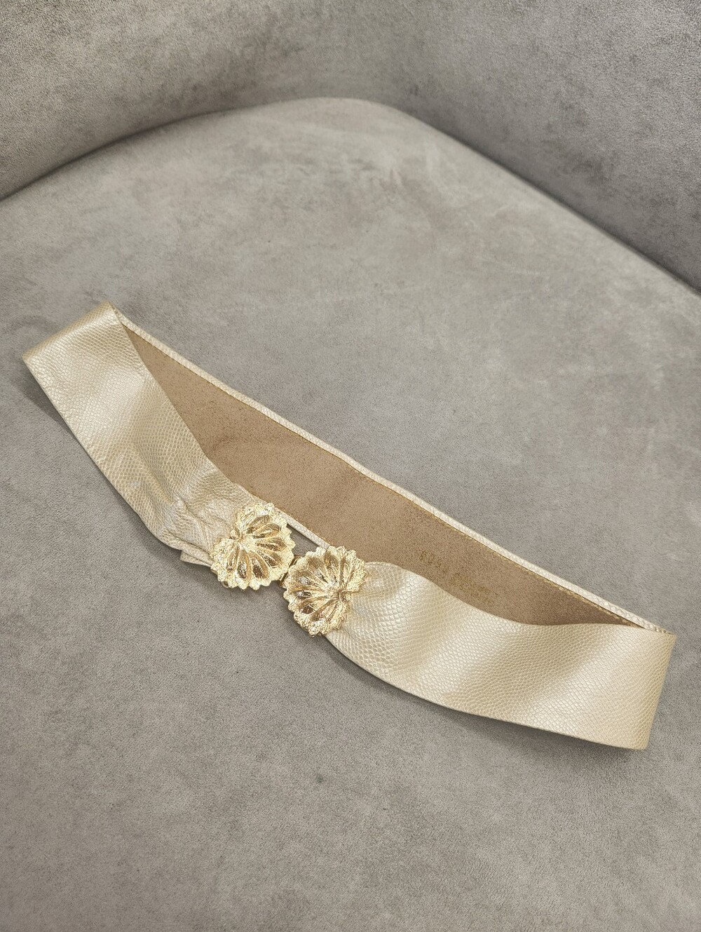 Vintage 90s Belt Women's 30 Cream Pearl Textured Leather Golden Leaf Buckle